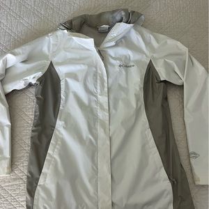 Women’s Columbia rainjacket